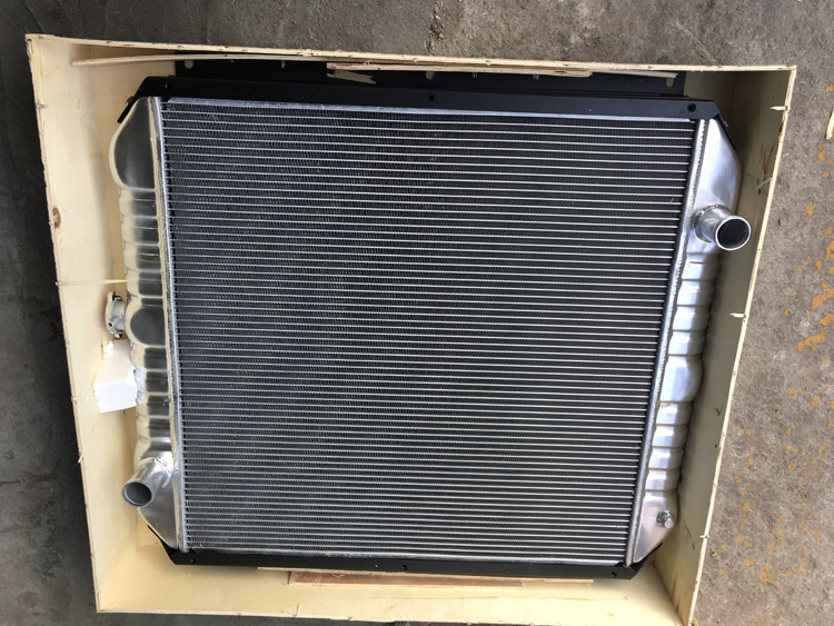 SK200-3全铝水箱(xiang)