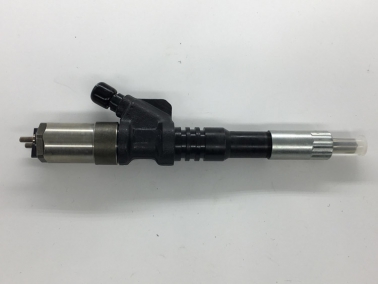 PC400-7 6D125原装喷(pen)油嘴